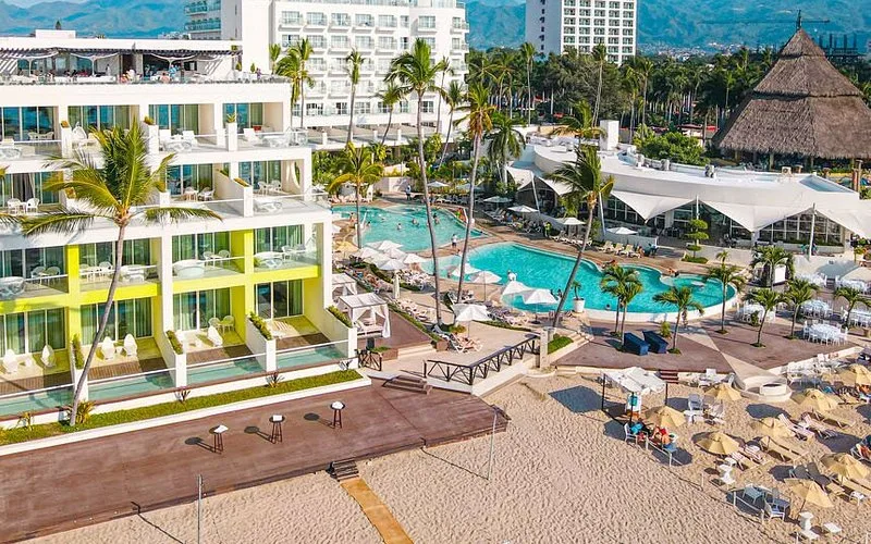 Krystal Grand Puerto Vallarta en Puerto vallarta: Horarios y Reseñas | CityMap México